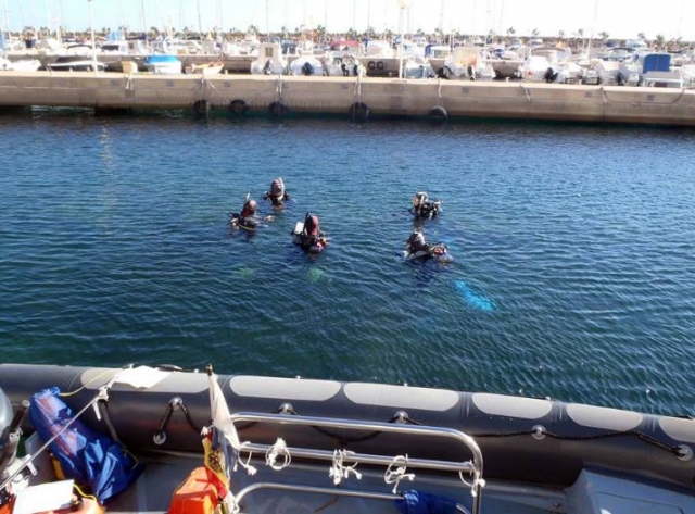 clase de buceo en el mar